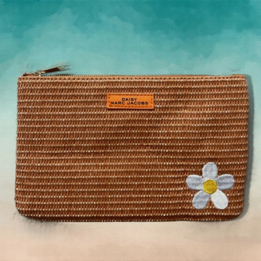 Daisy Marc Jacobs Cosmetic Straw Pouch | NEW